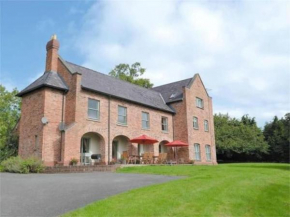 Gaer Hall Guilsfield a country mansion with hottub